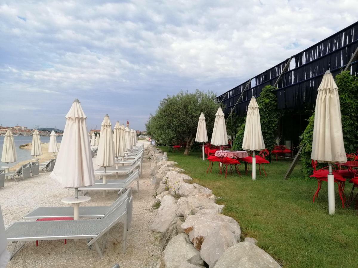 Apartments Flora Trogir Exterior foto